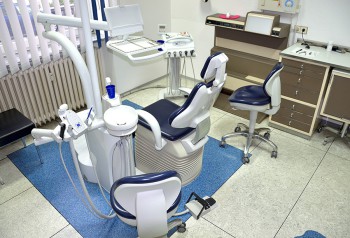 Foto Behandlungsraum der Zahnarztpraxis Dr. Cerny in Hof Zimmer-1