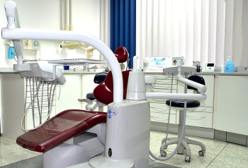 Foto Behandlungsraum der Zahnarztpraxis Dr. Cerny in Hof Zimmer-2